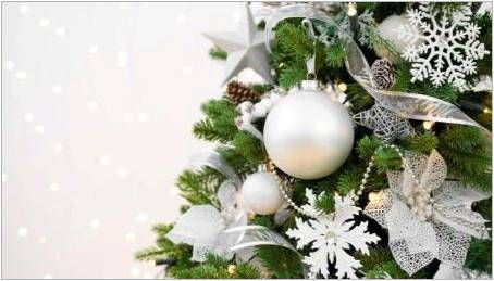 Jak ozdobit vánoční strom stuhy?