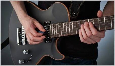 Jak se naučit hrát elektrickou kytaru?