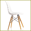 Plastová boční židle Eames od společnosti Vitra
