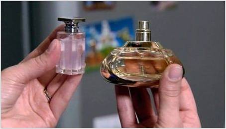 Jak nalít parfém z jedné láhve do druhé?