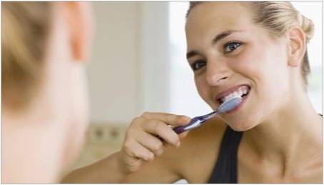 Když potřebujete čistit zuby - před snídaní nebo po?