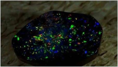 Černý opál: to, co dělá to vypadá, vlastností a působnosti
