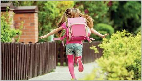 Jak vybrat školní batoh pro dívky v 1-4 třídě?