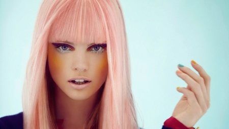 Světle růžové vlasy: možnosti a pravidla pro barvení